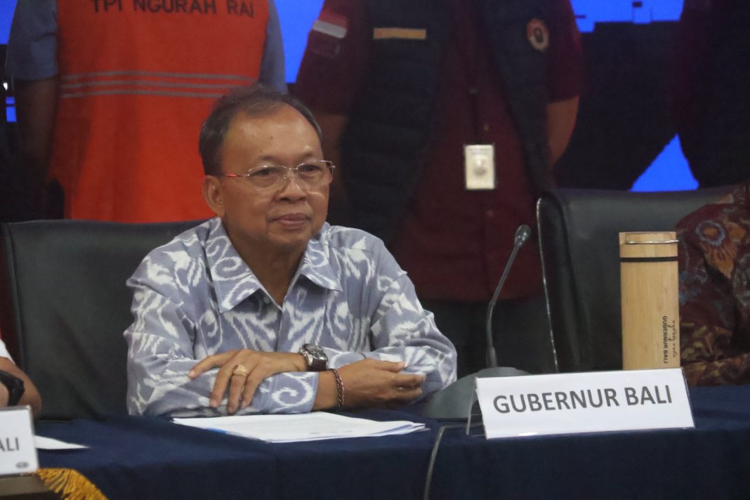 Tegas dan Keras Gubernur Koster Datangi Imigrasi Langsung Deportasi WNA AS Pelaku Kriminal di Pecatu