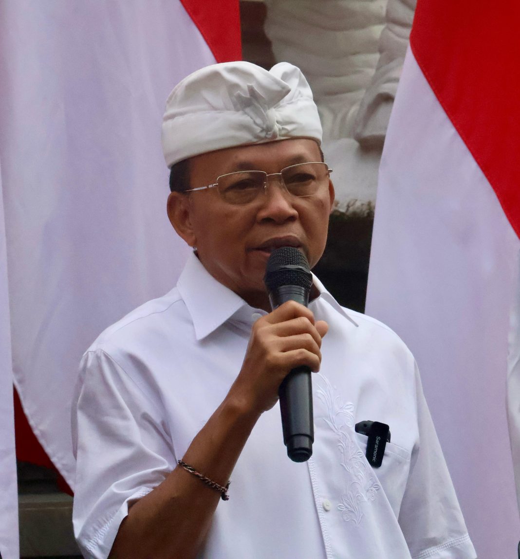 Ratusan UMKM Boleh Jualan di Area Bencingah Pura Agung Besakih, Gubernur Koster Prioritaskan Produk Lokal Bali