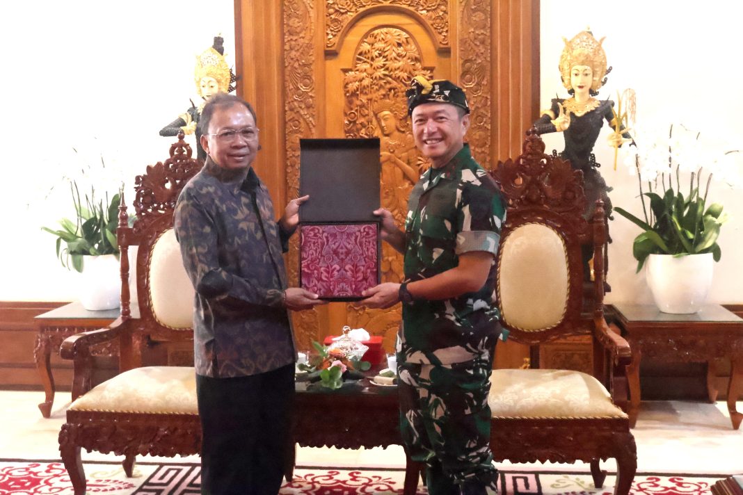 Pangdam Piek Budyakto Usul Bentuk Satgas Kawal SE Gubernur Koster, Jajaran Kodam IX Udayana Mulai Stop Pakai Botol Kemasan Plastik Dibawah 1 Liter