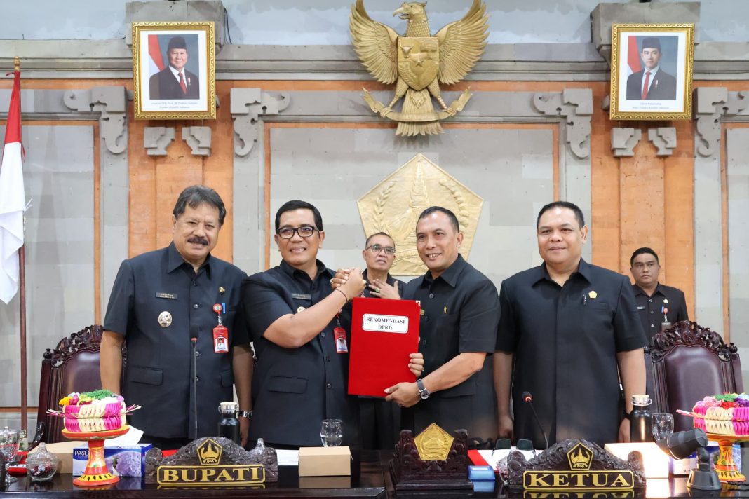 Bupati Tabanan Hadiri Rapat Paripurna Ke-5 Tahun 2025 tentang Penyampaian dan Penyerahan Rekomendasi atas LKPJ Bupati TA 2024