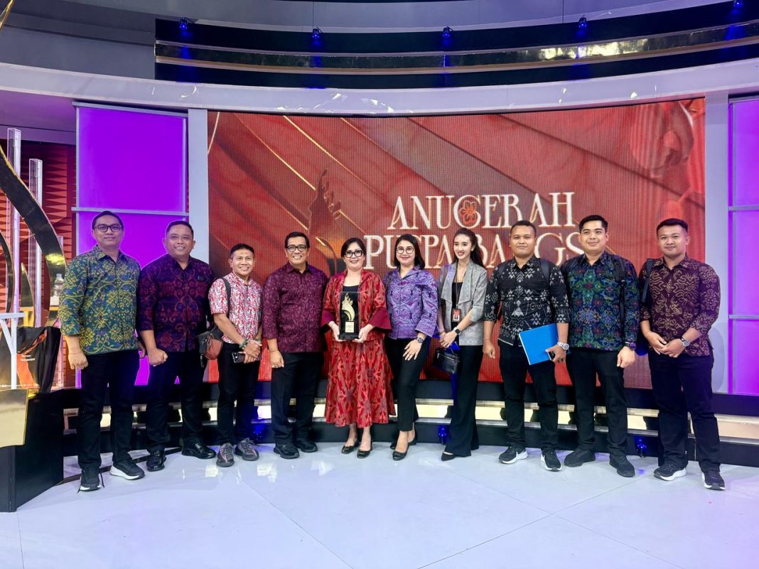 Ny. Rai Wahyuni Sanjaya Torehkan Prestasi, Terima Anugerah Puspa Cita di Panggung Nasional