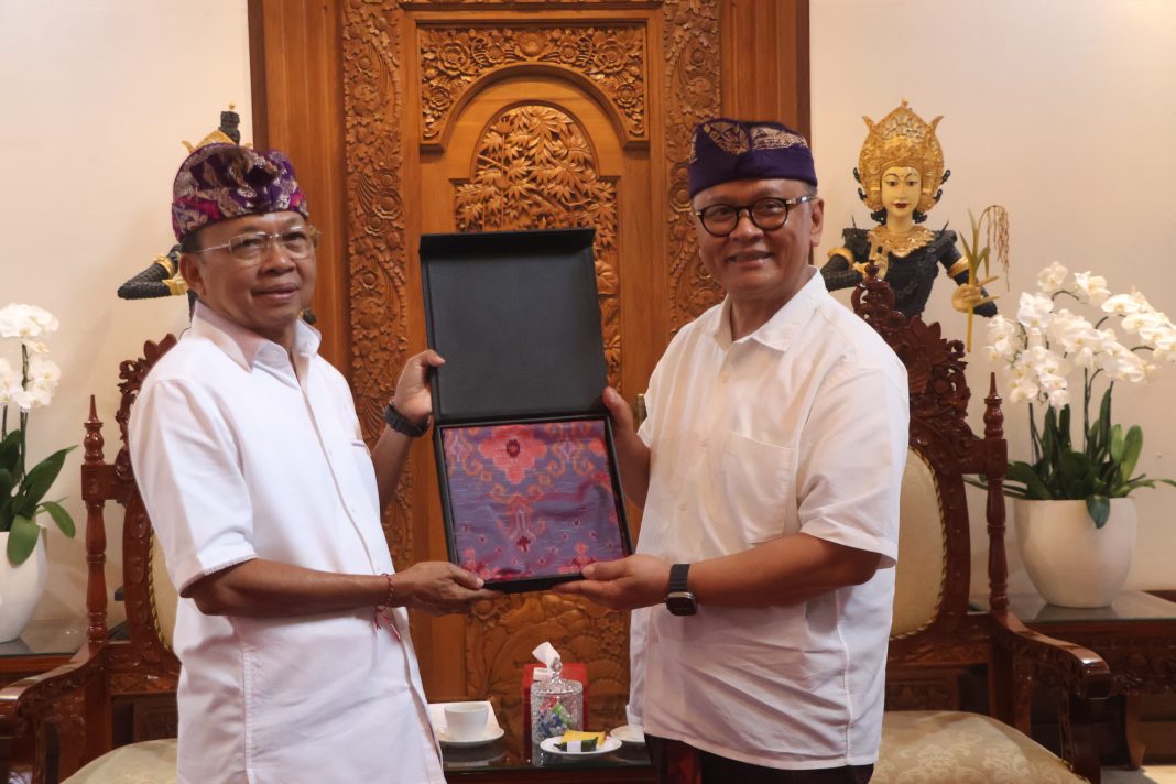 Jasa Raharja Beralih Pakai Kendaraan Listrik, Dukung Kebijakan Energi Bersih Gubernur Koster