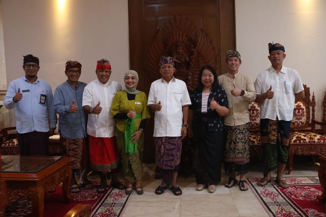 Turis Antusias Dengar Lagu Indonesia Raya di Pusat Perbelanjaan, APPBI Tegaskan Semua Kebijakan Gubernur Koster Berdampak Positif