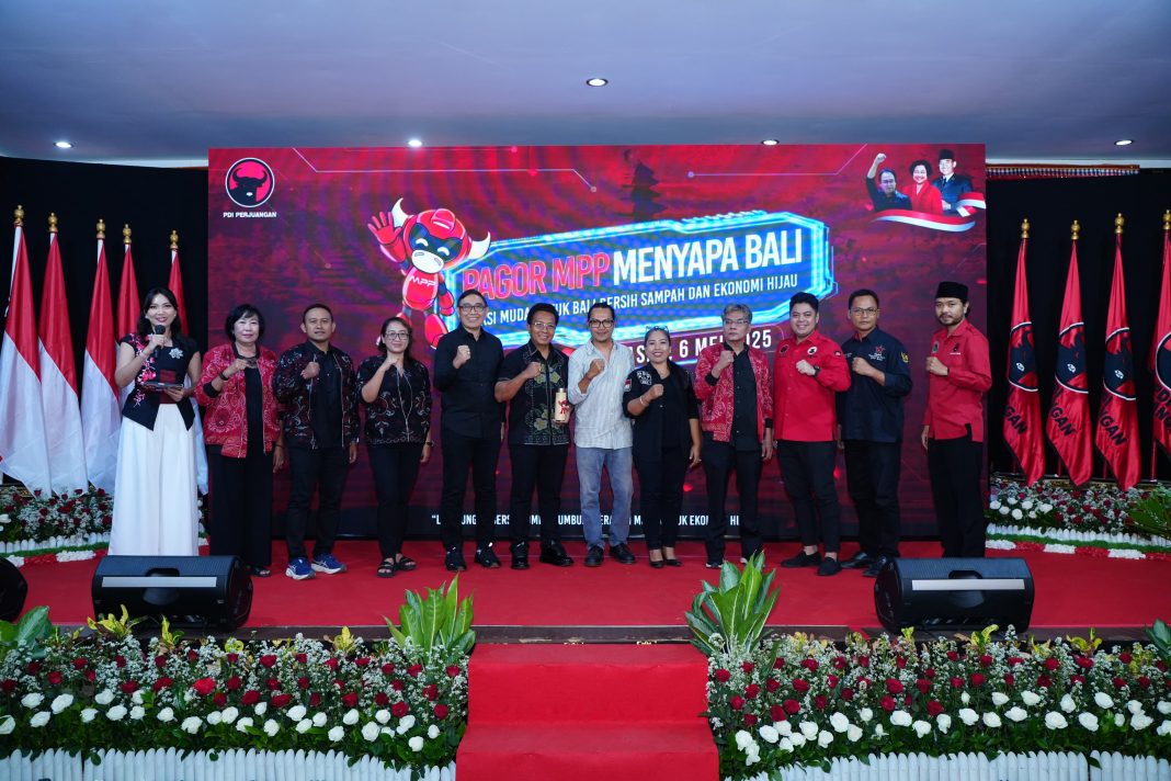 Sayap Muda PDIP Bali Komit Gerakan Bali Bersih Sampah, Kadek Sukarma Yakin Warga Makin Simpati ke PDI Perjuangan