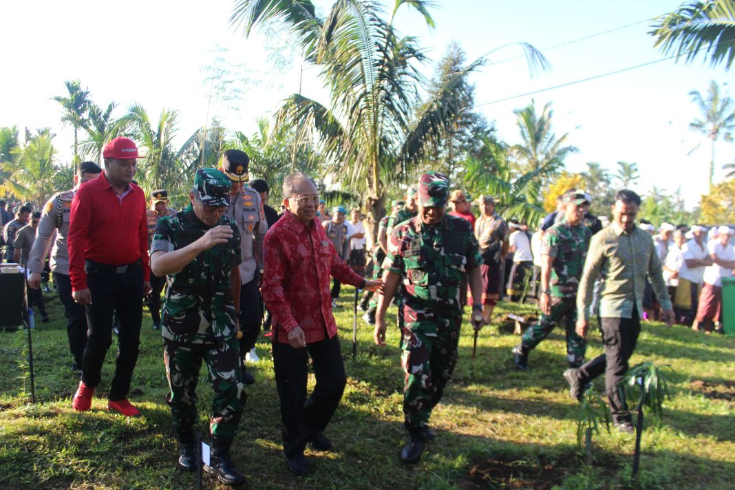 Tanam 19.000 Bibit Pohon Serentak di Bali Bersama Kodam IX, Gubernur Koster: Menanam Harapan untuk Anak Cucu