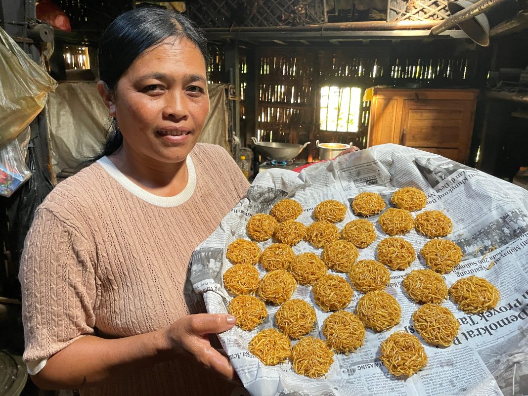 Manisnya Jaje Senggait Gula Pedawa Ibu Sariasih di Tengah Tantangan Ketersediaan Bahan Baku