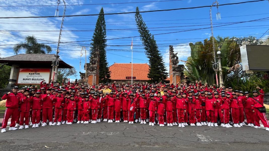 Lepas Kontingen PORJAR, Bupati Sutjidra Targetkan 10% Peningkatan Medali Emas