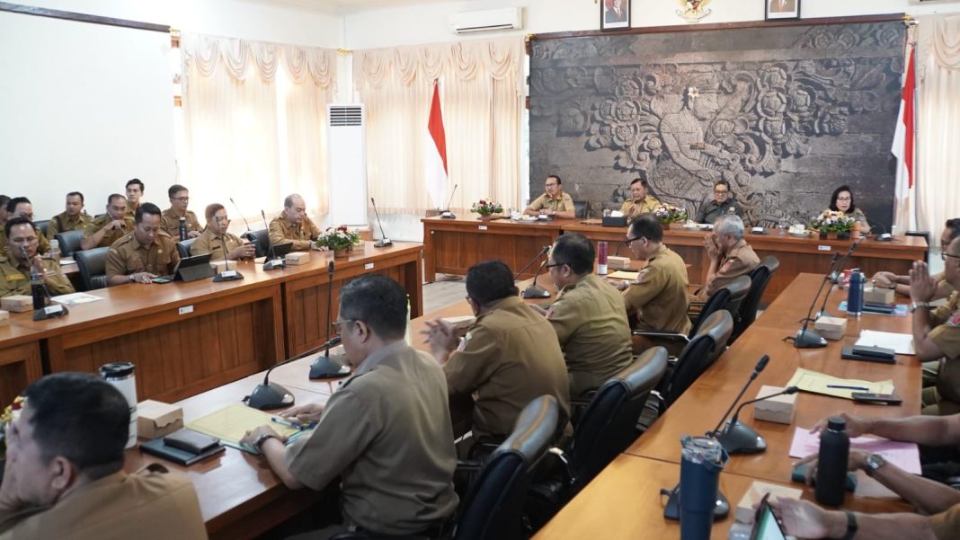 Pimpin Rapat Evaluasi Kinerja Triwulan Perdana, Bupati Sutjidra-Wabup Supriatna Ajak Pimpinan OPD Optimalkan Capaian Berikutnya