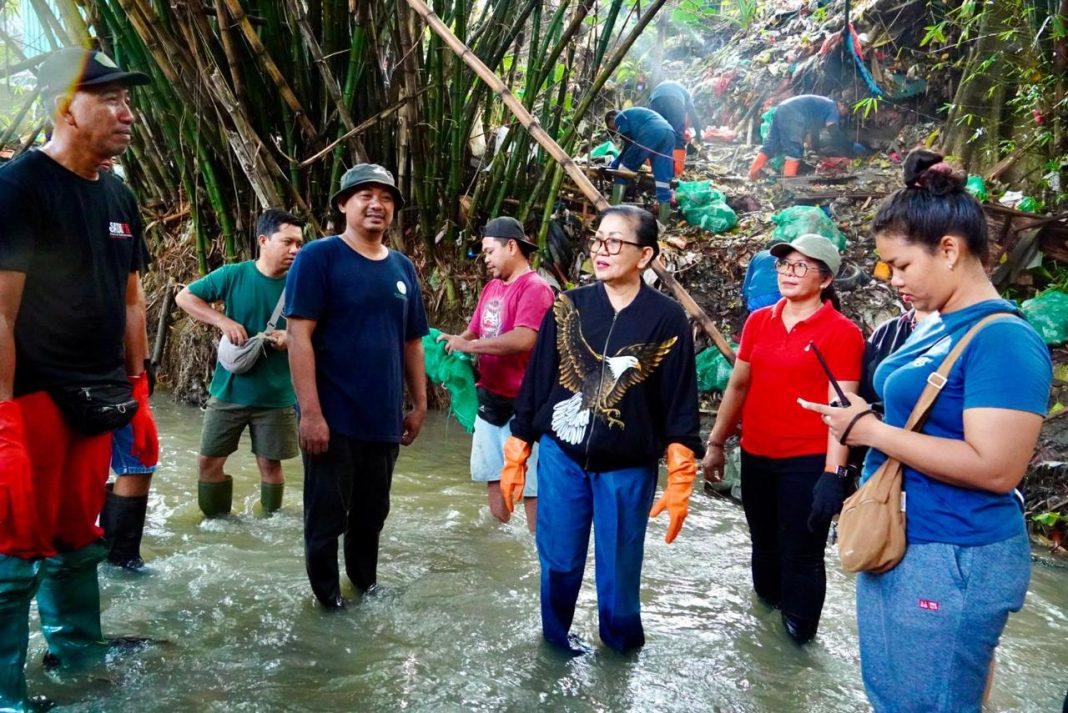 Turun Bersama Yayasan Sungai Watch, Ibu Putri Koster Ajak Masyarakat Ubah Perilaku dari Buang Sampah Menjadi Kelola Sampah