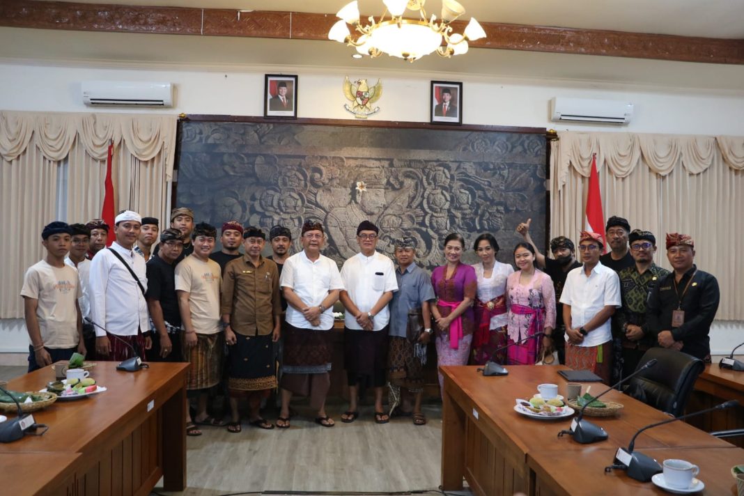 Sutjidra-Supriatna Apresiasi Duta Buleleng pada PKB XLVII Provinsi Bali