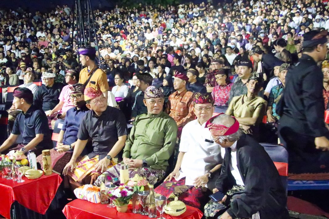 Gong Kebyar Legendaris Hipnotis Gubernur Koster hingga Detik Akhir, Minta Dukungan Krama Bali agar Seni Hidup Selamanya