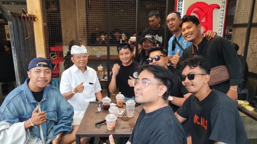Traktir Ribuan Cup Kopi Tepat Hari Kasih Sayang Bali, Gede Pasek Doakan Gubernur Koster Selalu Sehat