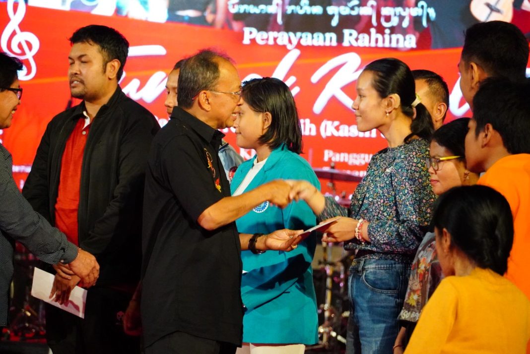 Cinta dan Budaya Menyatu saat Tumpek Klurut, Gubernur Koster Berbagi Tali Kasih untuk Pelajar dan Penyandang Disabilitas di Ardha Candra