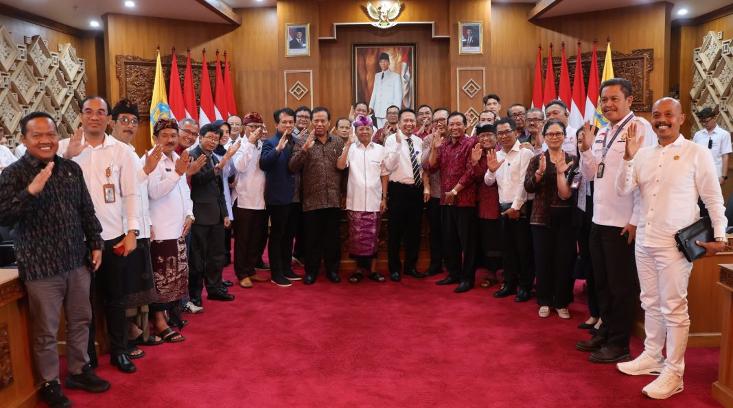 Program Satu Keluarga Satu Sarjana Didukung Penuh 26 Kampus Negeri dan Swasta, Gubernur Koster: Demi Generasi Unggul Bali