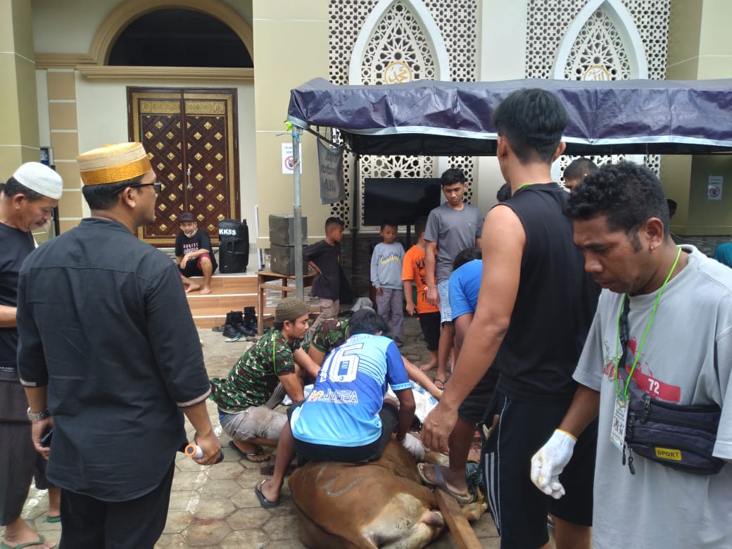 Idul Adha 2025, Panitia Qurban Masjid Besar Hidayatullah Atambua Bagi 1000-an Paket Daging