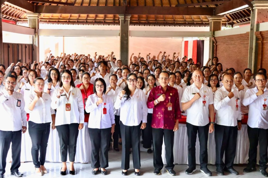 Ny. Rai Wahyuni Sanjaya Laksanakan Sosialisasi 6 SPM Posyandu Untuk Masyarakat Tabanan