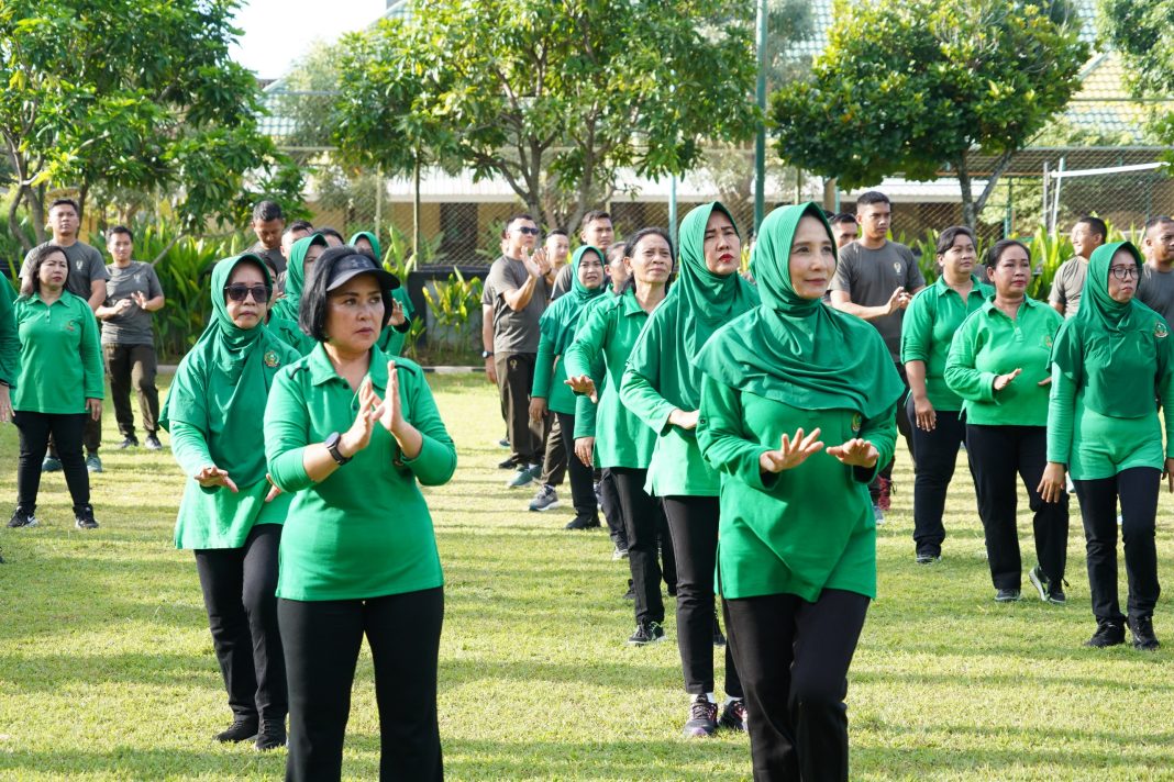 Pangdam Mayjen TNI Piek Budyakto Ikuti Senam Tai Chi Bersama Ratusan Prajurit dan Persit