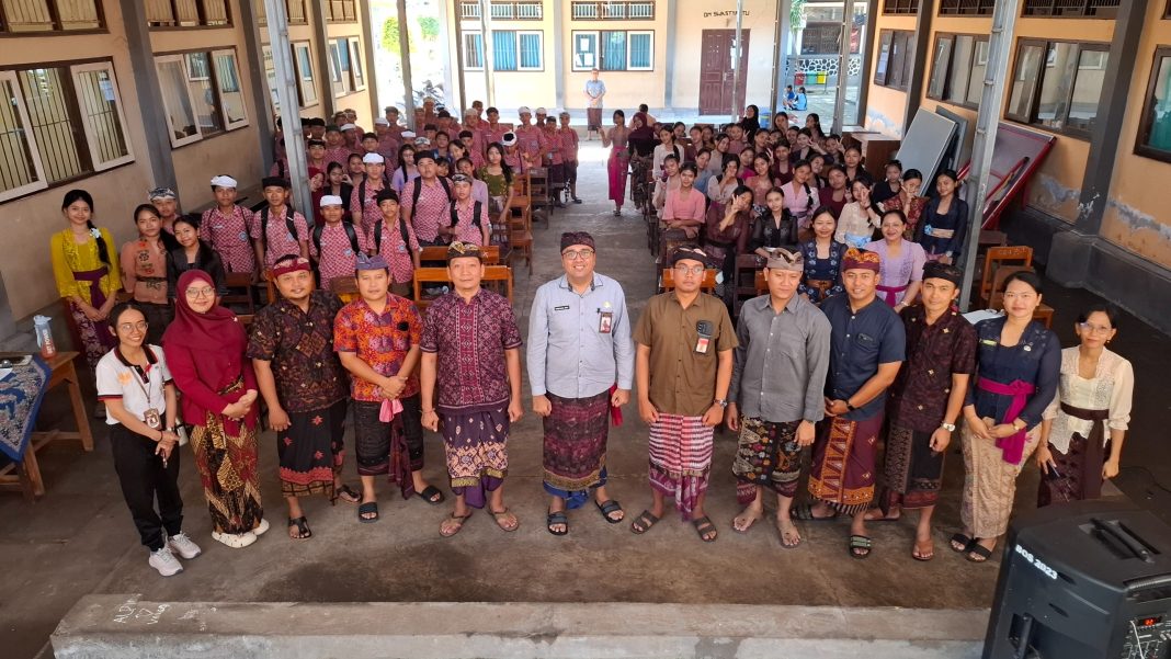 SMPN 2 Gerokgak Mantapkan Kecakapan Digital dan Gaungkan Bijak Bermedia Sosial Pada Siswa dan Guru