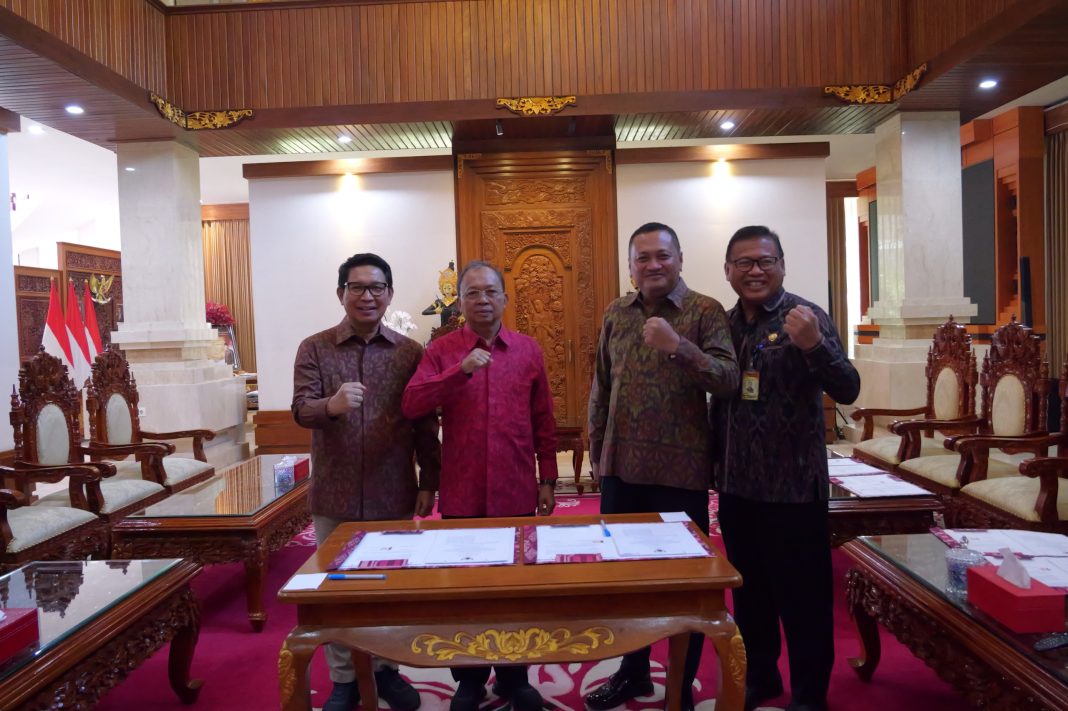 Pemerataan Pembangunan melalui BKK, Gubernur Koster Teken PKS Strategis dengan Bupati Badung dan Gianyar