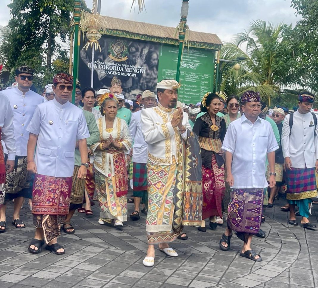 Hadiri Penobatan Ida Cokorda Mengwi ke-13, Gubernur Koster Harapkan Puri Tetap jadi Cikal Bakal Pelestarian Adat Istiadat, Tradisi, Seni, Budaya dan Kearifan Lokal Bali