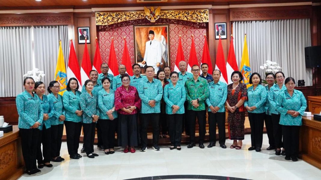 Apresiasi Tim TP PKK Ikuti Rakernas PKK di Samarinda, Ny. Putri Koster: Terima Kasih Sudah Bawa Nama Baik Bali