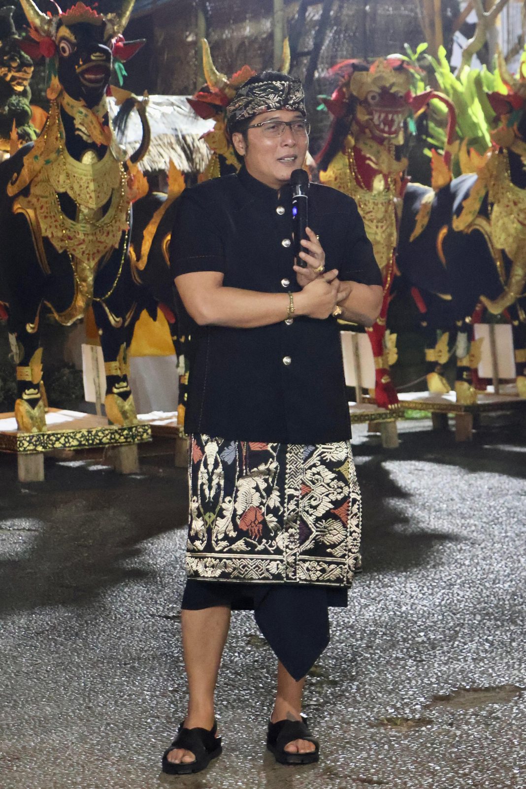 Hadiri Upacara Pitra Yadnya, Wagub Giri Prasta Tekankan Pentingnya Tanggung Jawab Generasi Terhadap Leluhur