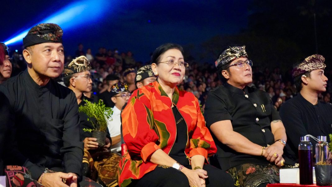 Pentas Kolosal Seniman Badung Memukau! Wagub Giri Prasta: “Top, Nilai 10!” – Ibu Gubernur Titip Pesan Khusus