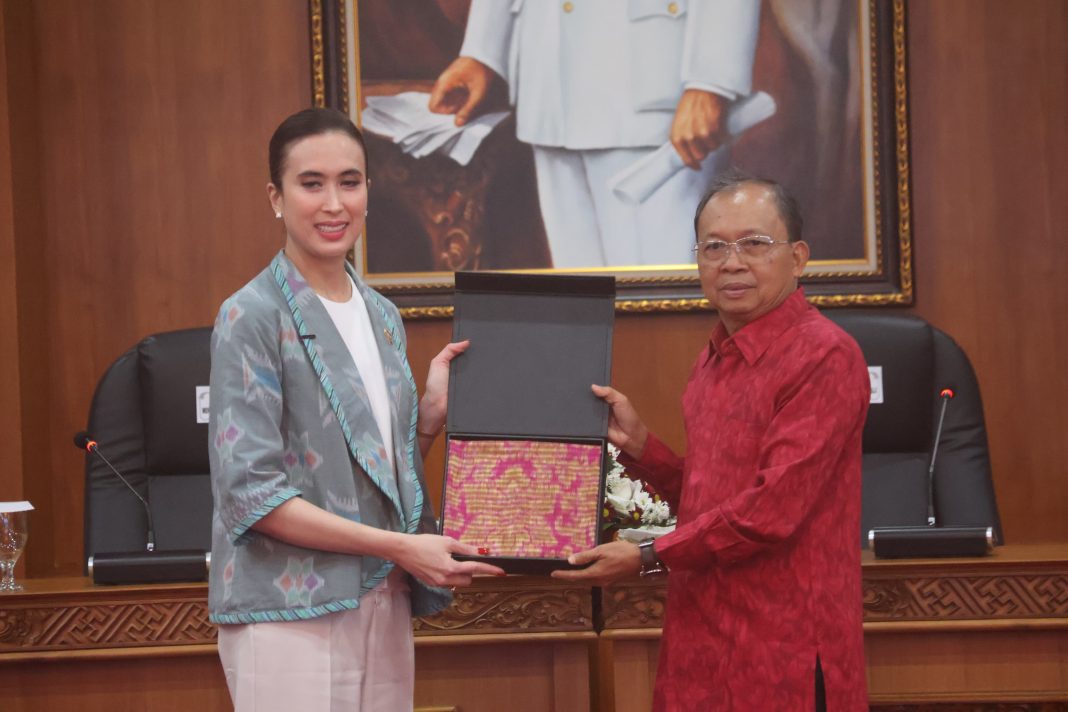 Pemerintah Pusat dan Kemenpar Angkat Topi untuk Gubernur Koster, Menteri Widiyanti: Apresiasi Larangan Plastik Sekali Pakai