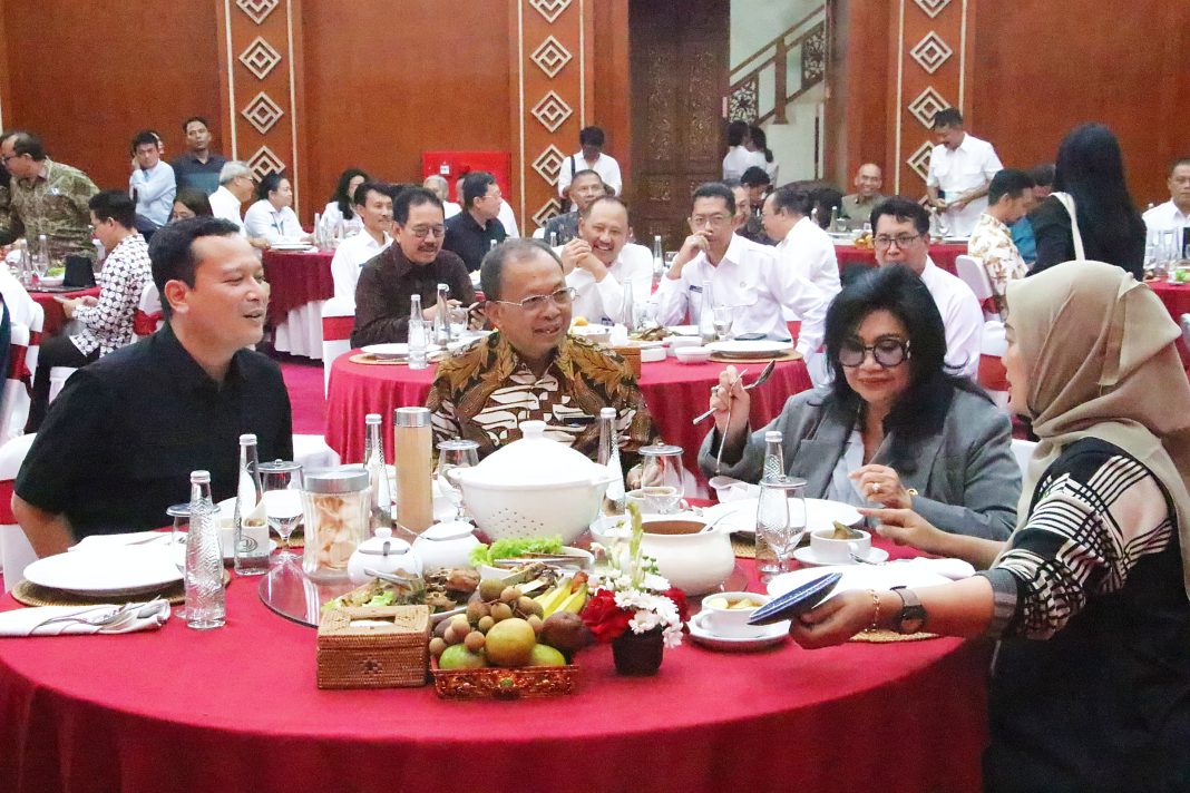 Terima Kunker Spesifik Komisi VII DPR RI, Gubernur Wayan Koster : Bali Penghasil 44 % Devisa Sektor Pariwisata, Pantas Peroleh Insentif