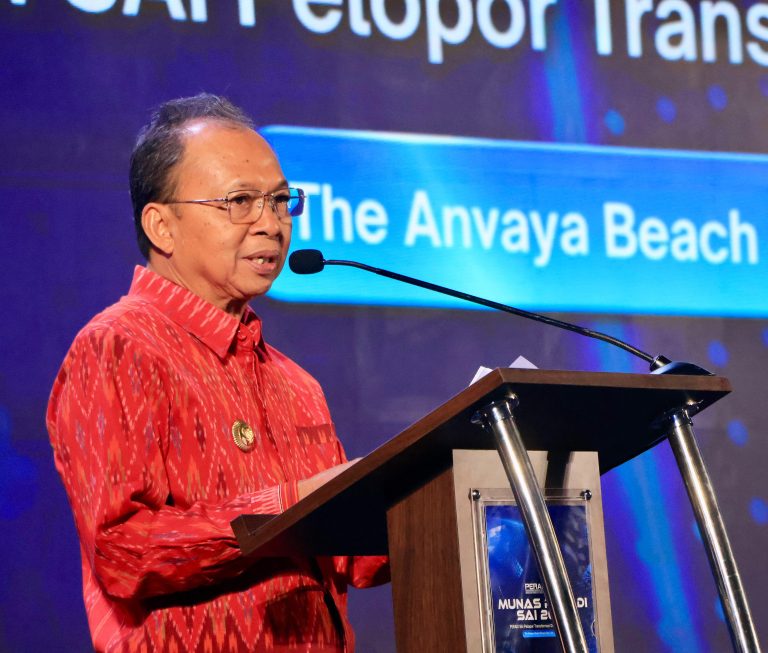 Perluas Akses Keadilan hingga Desa, Gubernur Koster Suarakan Satu Desa Satu Advokat di Munas Peradi SAI 2025