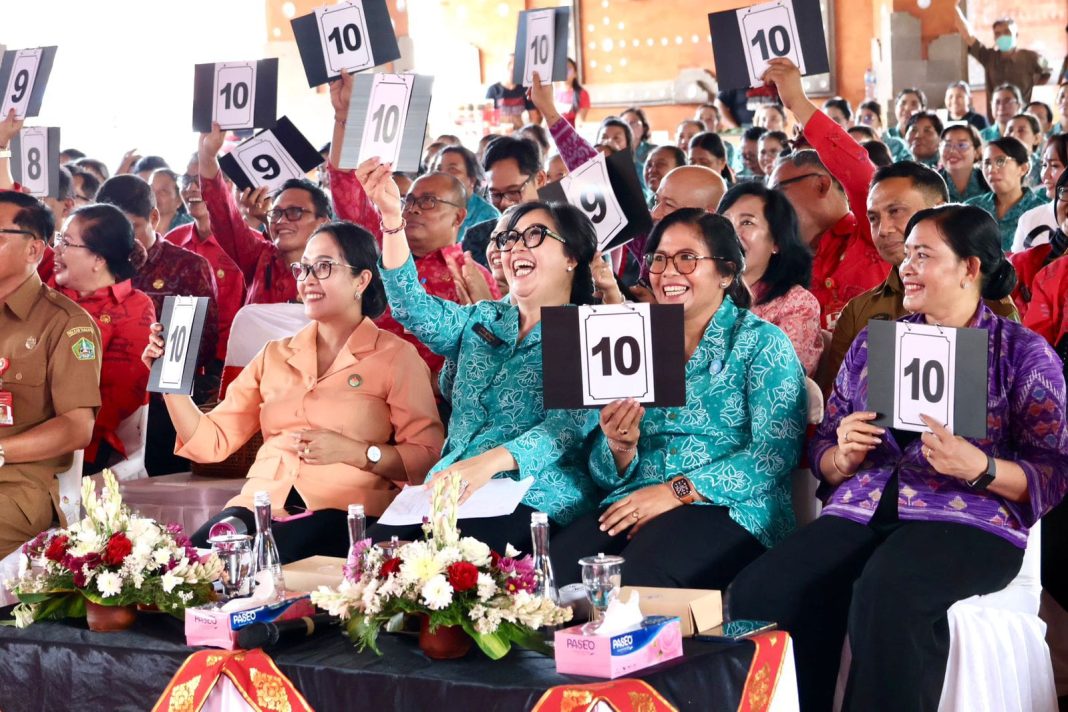 Meriahkan Rangkaian Peringatan HKG PKK ke-53, Ny. Rai Wahyuni Sanjaya Buka Lomba Karaoke TP PKK Kabupaten Tabanan