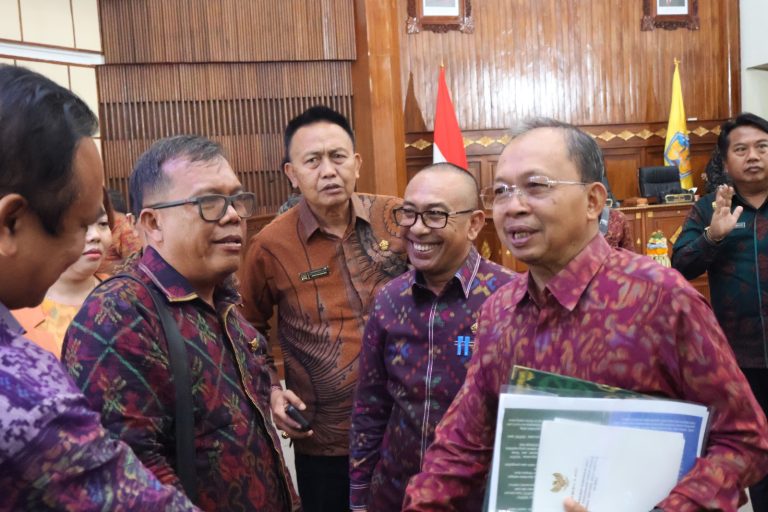 Jawab Pandangan Fraksi DPRD Terkait Raperda Bale Kerta Adhyaksa, Gubernur Bali Sepakat Perkuat Koordinasi dan Harmonisasi