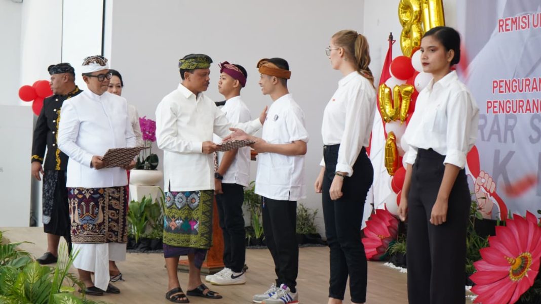 Warga Binaan di Bali Dapat Remisi, Sekda Dewa Indra Berpesan: Jadikan Momentum Perubahan “Jangan Ulangi Lagi”