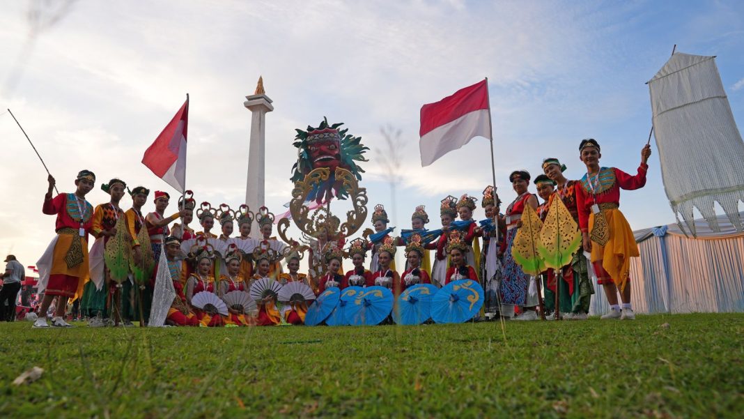 Sebanyak 30 Murid Seni Tari SMKN 10 Bandung Guncang Karnaval HUT ke-80 Republik Indonesia di Monas