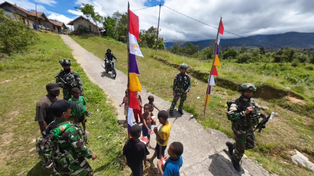 Gotong Royong TNI dan Warga di Siminbuk, Semangat Merah Putih Berkibar di Perbatasan Papua
