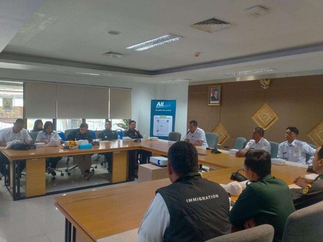 Kantor Imigrasi Kelas II TPI Atambua Sosialisasi Aplikasi All Indonesia di PLBN Motaain Perbatasan Negara RI-RDTL