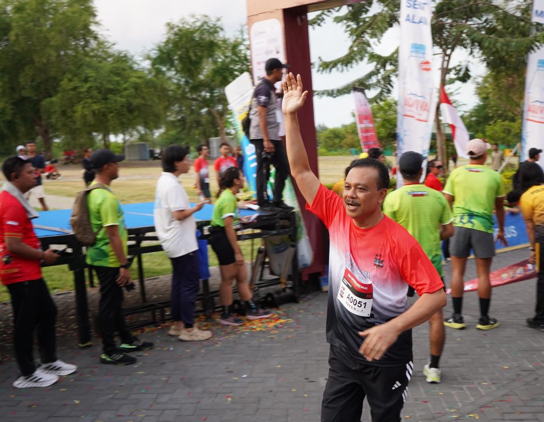 Sekda Dewa Made Indra Bersama Ribuan Runners Lari 5K di Bali International Trail Run 2025