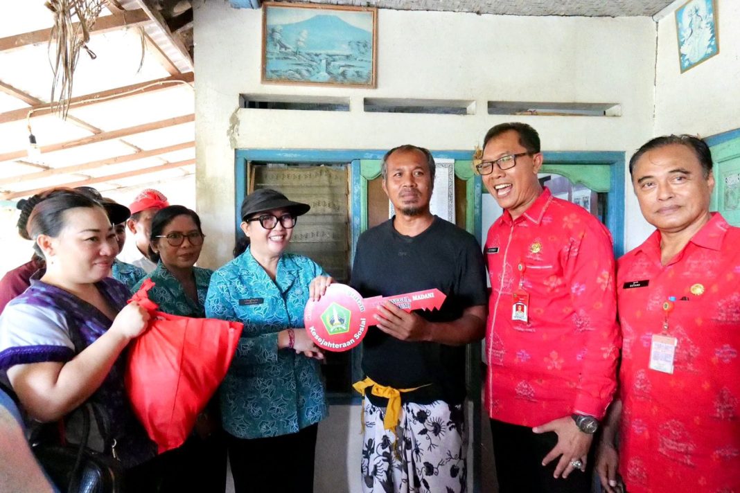 Bupati Sanjaya Bersama Ny. Rai Wahyuni Sanjaya Hadir di Wanasari, Bungan Desa Bawa Layanan dan Bantuan Langsung untuk Warga