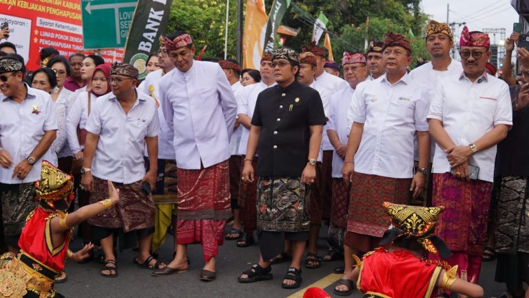 Buka Buleleng Festival 2025, Wagub Giri Prasta Apresiasi Pengelolaan Sampah Festival