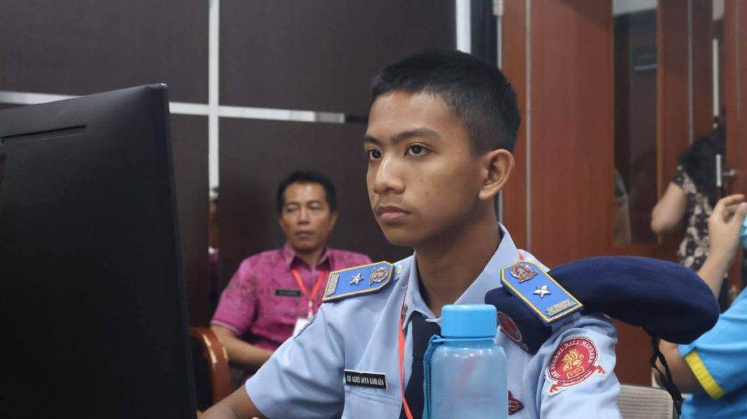 Hobi Coding Sejak SMP, Dean Terbaik Lomba Programming Competition yang Digelar Diskominfosanti Buleleng