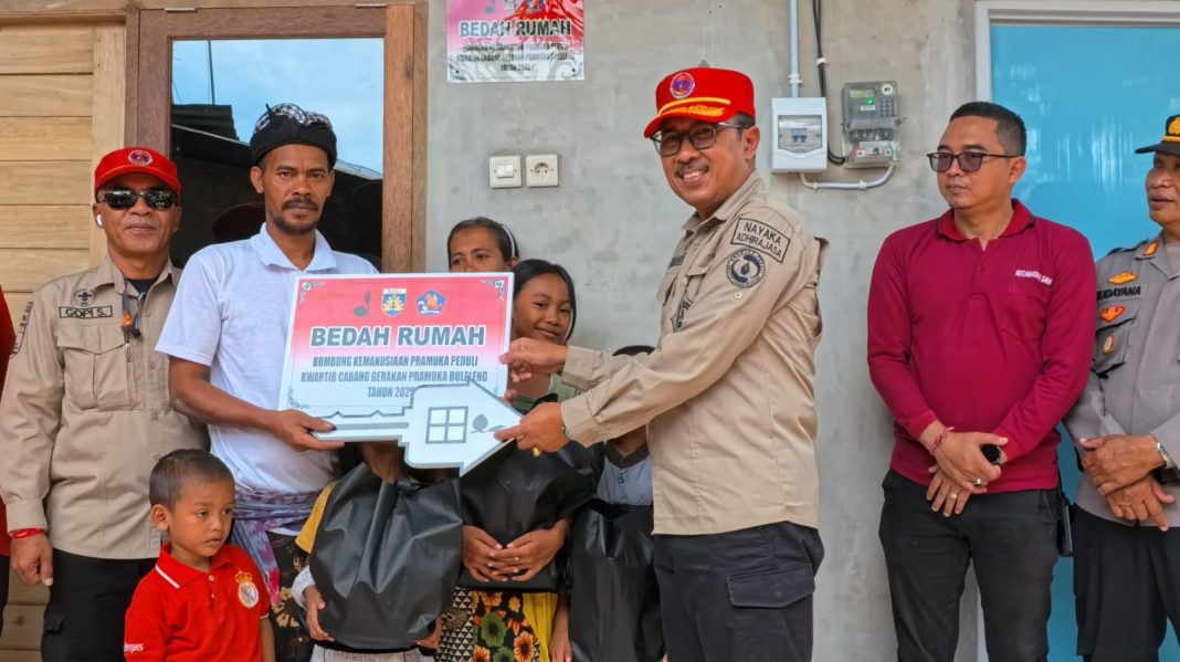 Pramuka Buleleng Serahkan Dua Rumah Layak Huni, Tingkatkan Kesejahteraan Warga Kurang Mampu