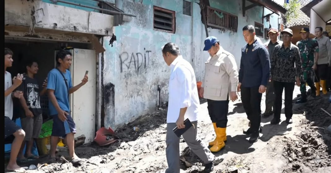 Gubernur Koster Dampingi Presiden Prabowo Tinjau Korban Banjir di Denpasar, Sinergi Pusat dan Daerah Pulihkan Bali