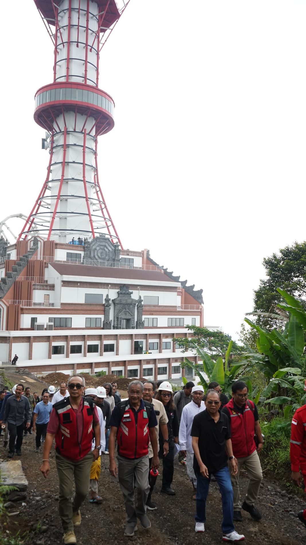 Gubernur Koster Tinjau Progres Pembangunan Tahap Kedua Turyapada Tower, Sebut Ikon Wisata Baru Bali Utara Segera Beroperasi 2026