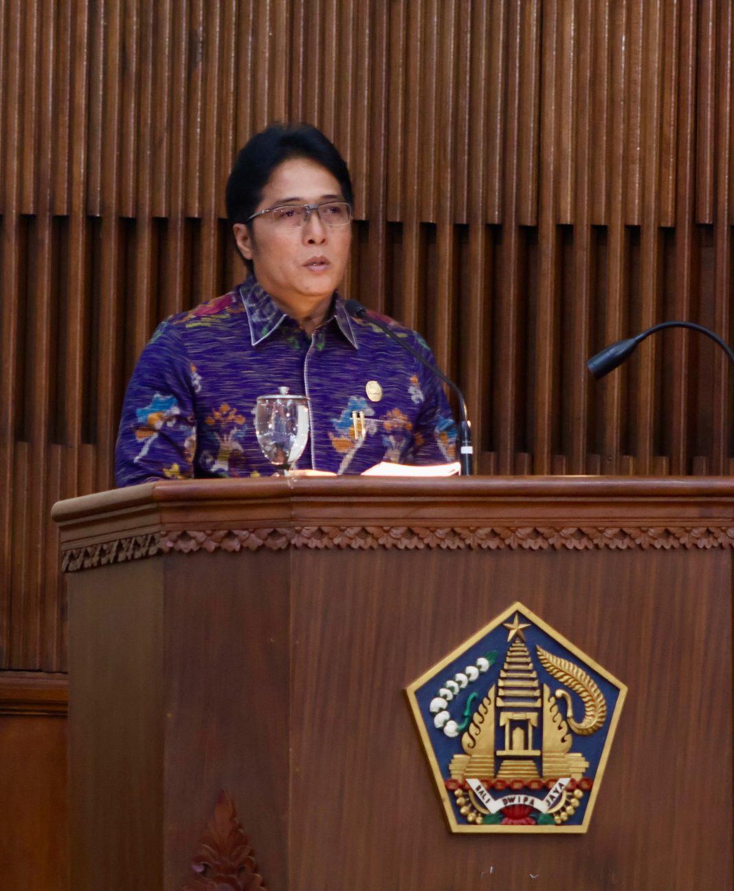 Akomodasi Kepentingan Driver Bali, Wagub Apresiasi Raperda Inisiatif Dewan tentang ASKP Berbasis Aplikasi