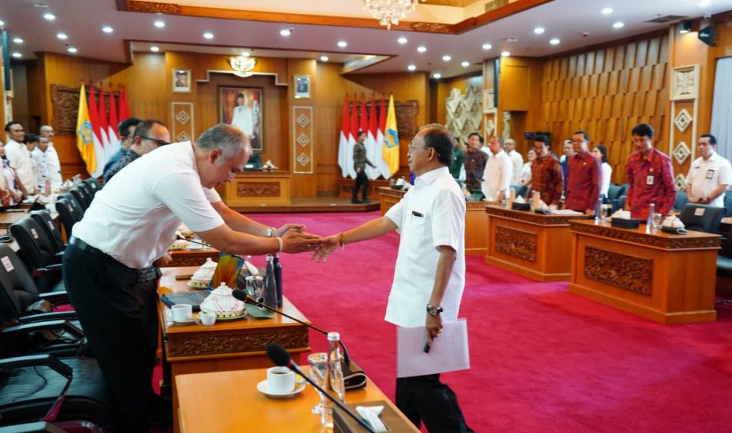 Gubernur Koster Instruksi Kolaborasi Enam Sektor Pengelola Sampah Diperkuat dan Terus Bergerak, Komit Desa ku Bersih, Bali Bersih