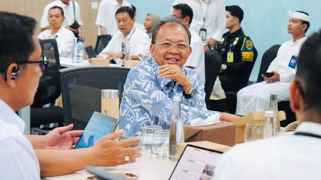 Wujudkan Pariwisata Berkualitas, Gubernur Koster Pimpinan Rapat Evaluasi Peningkatan Pelayanan Bandara I Gusti Ngurah Rai