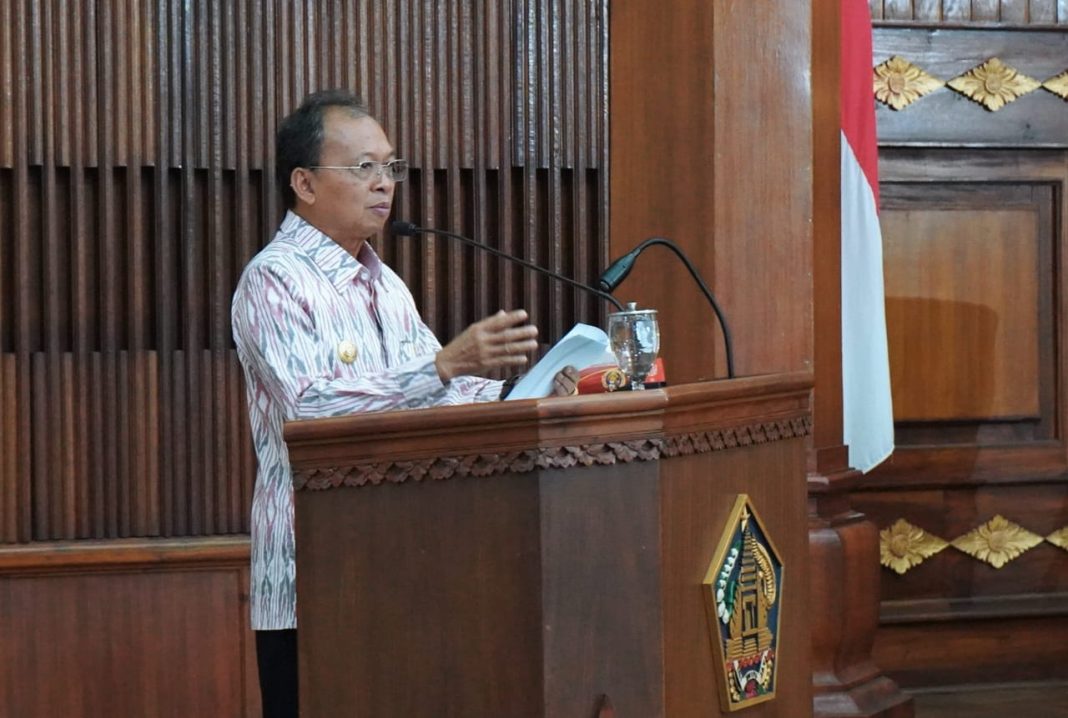 Gubernur Koster Sampaikan Penjelasan Raperda APBD Semesta Berencana 2026 dan Penyertaan Modal untuk Pusat Kebudayaan Bali