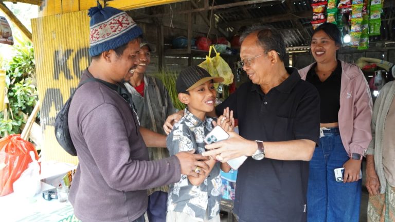 Momen Gubernur Koster Borong Dagangan Warung Sederhana di Buleleng
