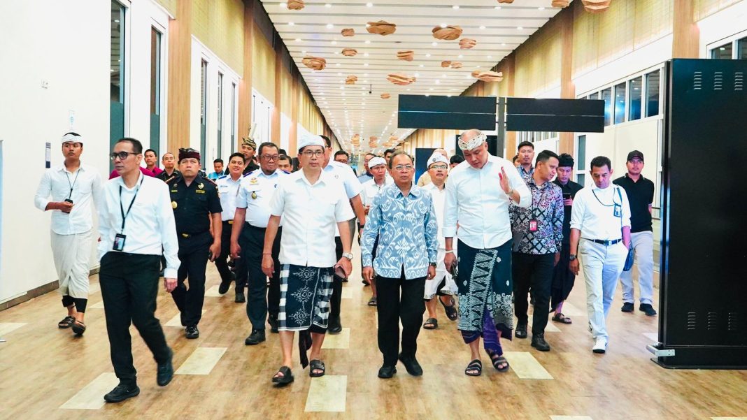 Semua Stakeholder Mulai Berbenah, Rakor Peningkatan Layanan Bandara Ngurah Rai telah Ditindaklanjuti, Koster Tegaskan Evaluasi Rutin