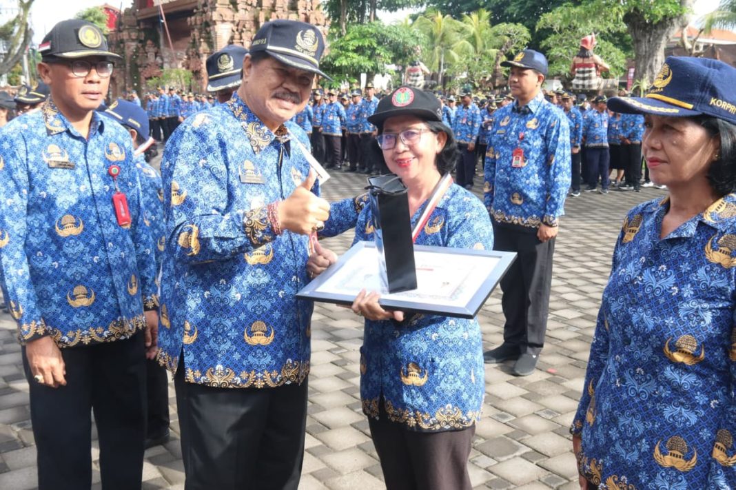 Apel Hari Kesadaran Nasional di Pemkab Tabanan Tekankan Disiplin dan Pengabdian ASN